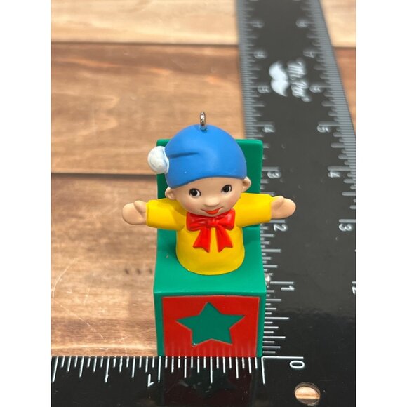 HALLMARK ORNAMENT LPR3376 A SPRINGY SURPRISE JACK IN BOX ELF BY JULIE FORSYTH - Picture 5 of 10